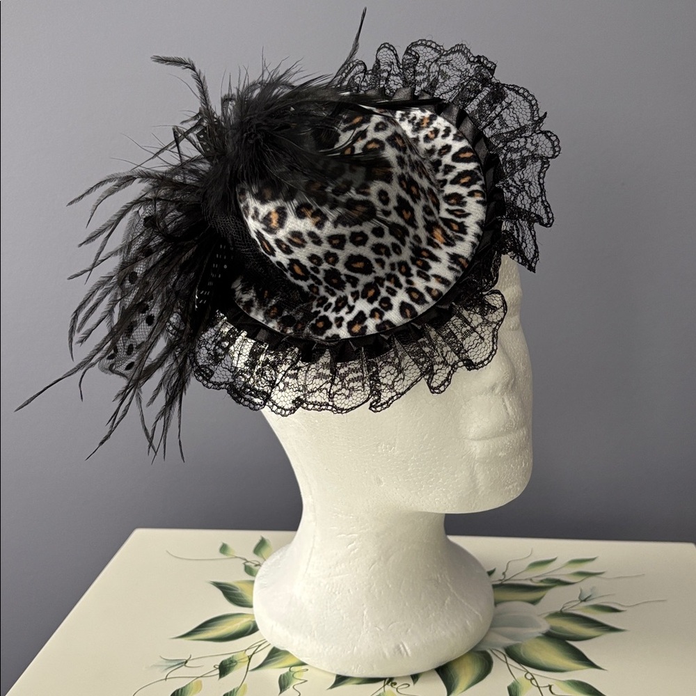 Leopard pattern and black lace/feathers fashionator hats